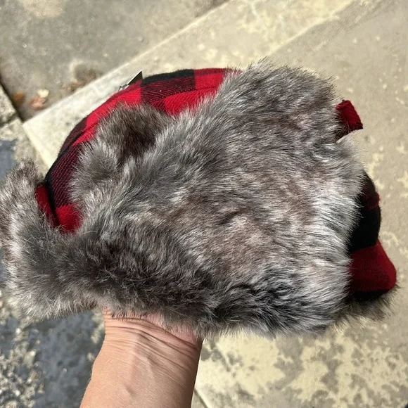 2 brand new winter hats - Picture 4 of 16